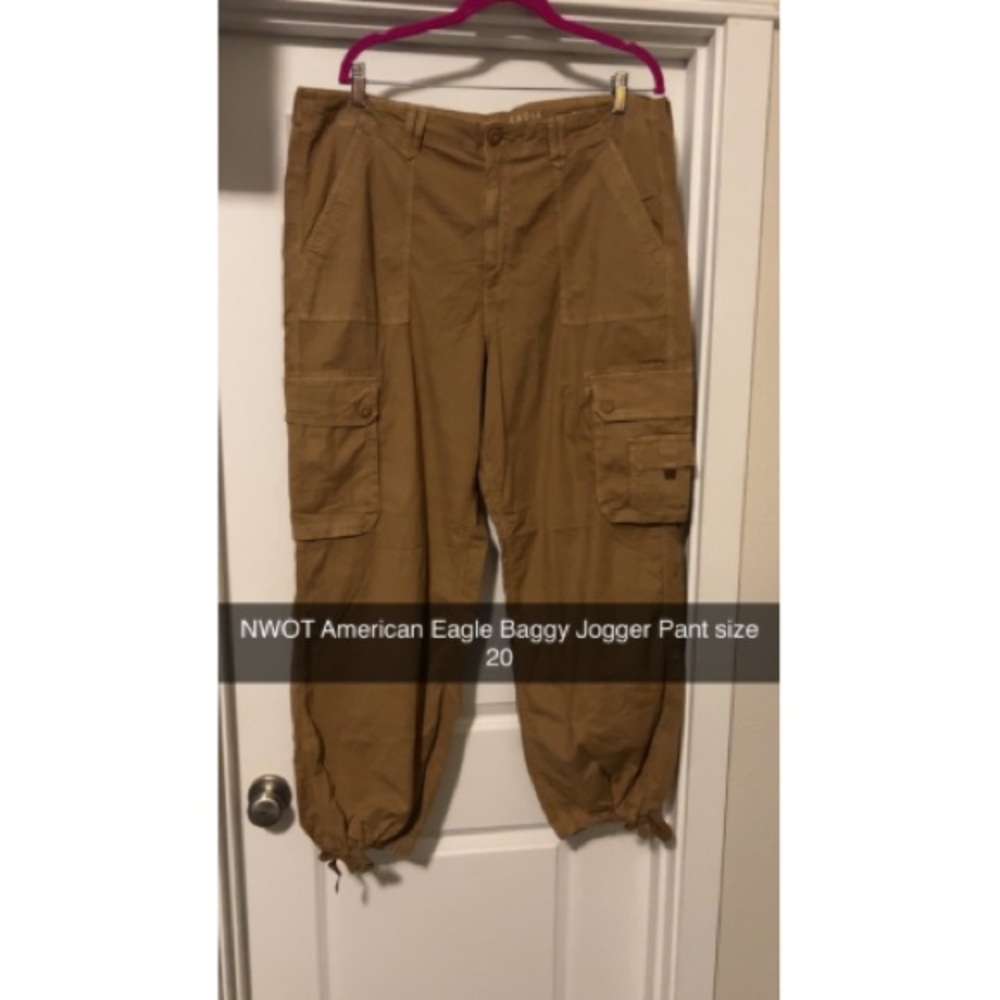 American Eagle Outfitters Tan Cargo Jogger Pants
